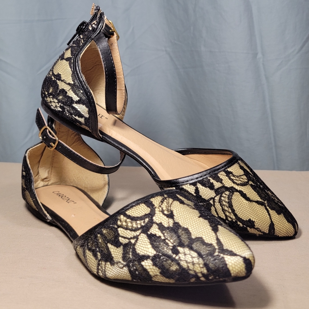 Carrini Flats Size 8